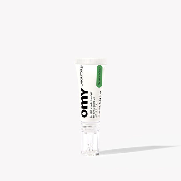 Le Gel ciblé imperfection 360 de Omy Laboratoire placé à la verticale, sur un fond blanc.